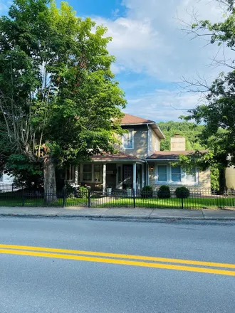 Image 2 - 834 Main Street, Mount Hope, Fayette County, WV 25880, USA - House for sale