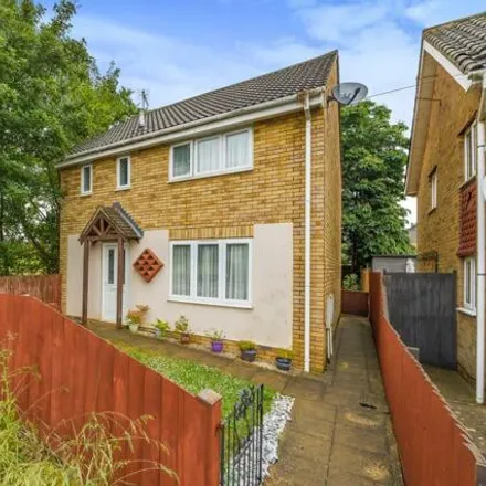 Buy this 3 bed house on Highclere Gardens in Banbury, OX16 0XX