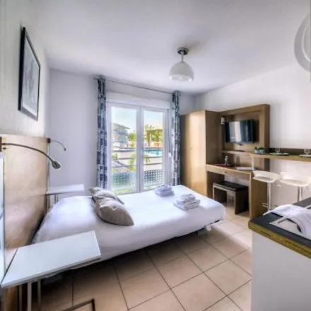 Image 1 - 664 Rue des Trois Moulins, 06600 Antibes, France - Apartment for rent