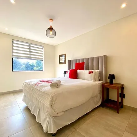 Image 2 - 3rd Avenue, Illovo, Rosebank, 2196, South Africa - Apartment for rent