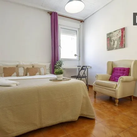 Rent this 3 bed room on Carrer de Bernat Gómez Igual in 4, 46025 Valencia