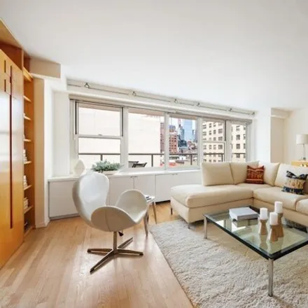 Image 2 - 305 East 24th Street, New York, NY 10010, USA - Apartment for sale