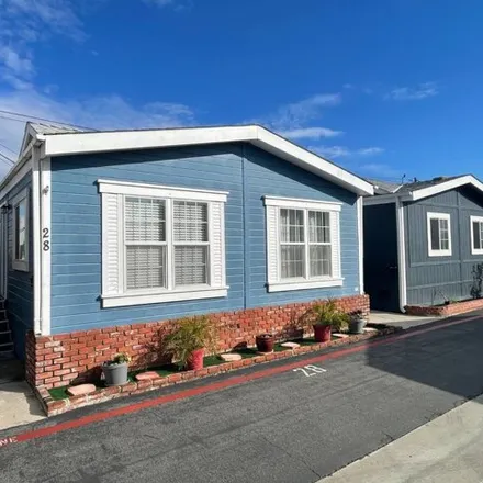 Buy this studio apartment on 327 West Wilson Street in Thurin, Costa Mesa