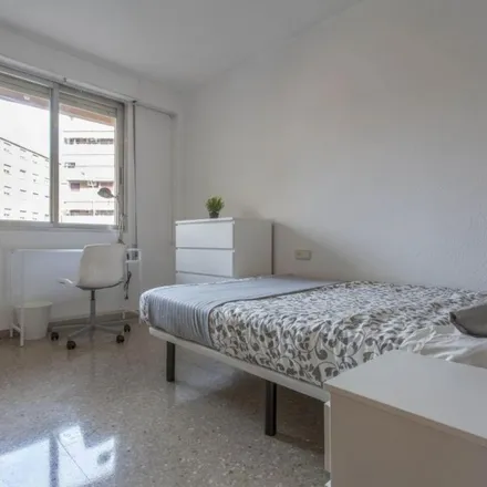 Rent this 5 bed apartment on Avinguda de la Constitució in 130, 46009 Valencia
