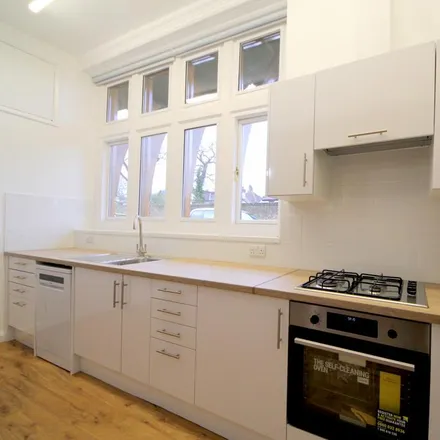 Image 2 - 2 Byre Road, London, N14 4PQ, United Kingdom - Townhouse for rent