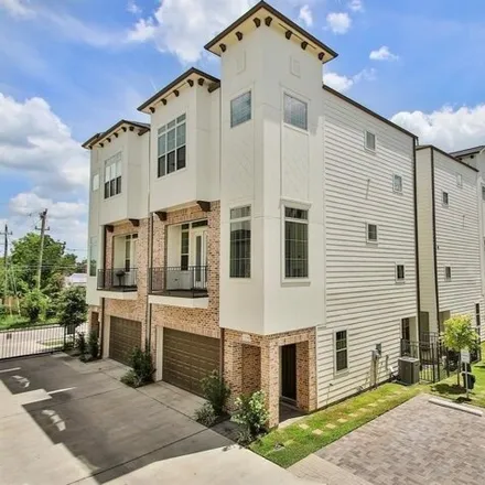 Rent this 3 bed townhouse on 1058 West 26th Street in Houston, TX 77008