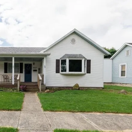 Buy this 3 bed house on 531 West North Street in Fostoria, OH 44830