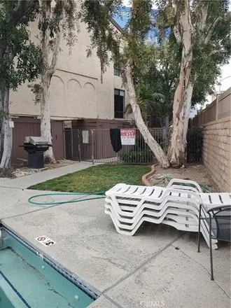 Image 7 - 10801 Whipple Street, Los Angeles, CA 91602, USA - Townhouse for rent
