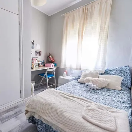 Rent this 3 bed room on Juan Diaz de Solís in Calle Juan Díaz de Solís, 41080 Seville