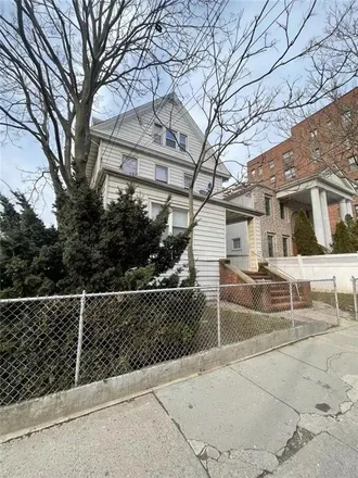 Image 2 - 1809 Voorhies Avenue, New York, NY 11235, USA - House for sale