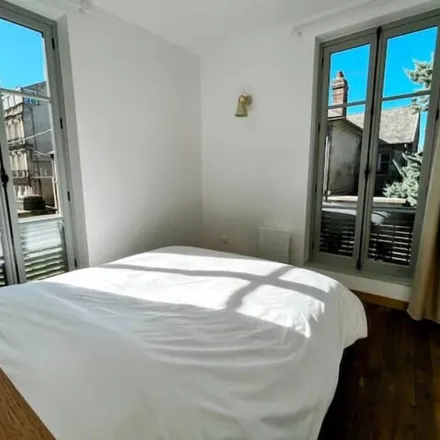 Rent this 1 bed apartment on 71400 Autun