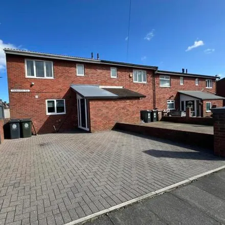 Buy this 3 bed townhouse on Thornton Terrace in Feetham Avenue, Killingworth Village