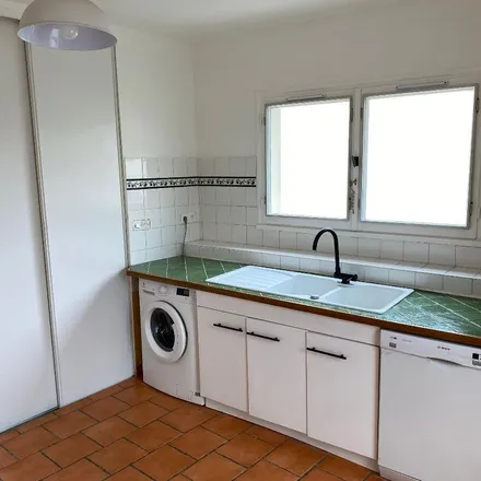 Rent this 1 bed apartment on 42 Rue Nicolas Bataille in 49007 Angers, France