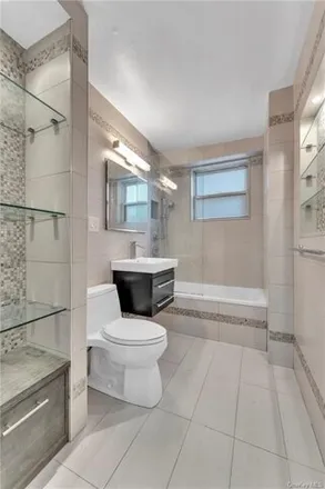 Image 7 - 5900 Arlington Avenue, New York, NY 10471, USA - Apartment for rent