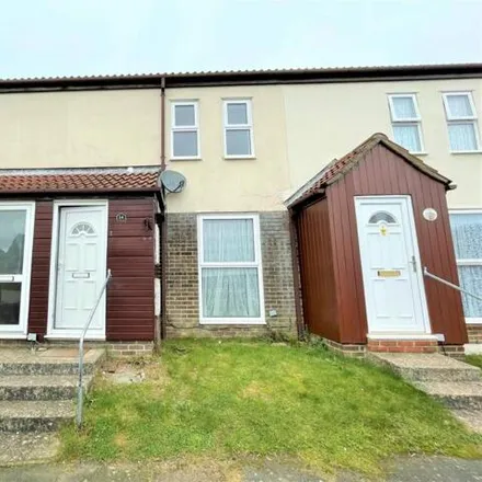 Rent this 2 bed townhouse on Coneyburrow Gardens in St Leonards, TN38 9RY