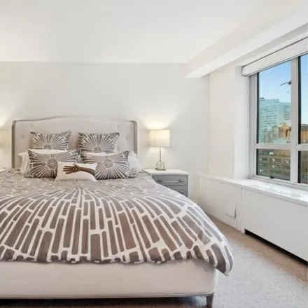 Image 7 - Manhattan House, 200 East 66th Street, New York, NY 10065, USA - Condo for sale