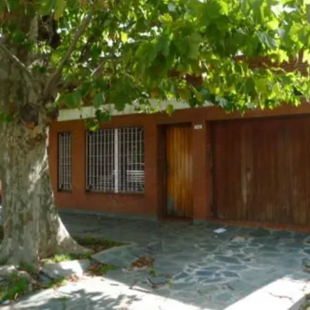 Buy this 3 bed house on General Pintos 1746 in Partido de Lomas de Zamora, 1828 Banfield