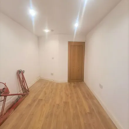 Image 1 - Rays Avenue, London, N18 2NT, United Kingdom - Apartment for rent