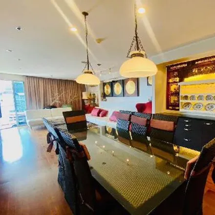 Rent this 3 bed apartment on Health Land Spa Asok in 55/5, Soi Sukhumvit 21 Soi 1