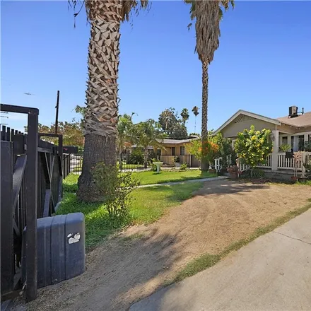 Image 6 - 571 West 25th Street, San Bernardino, CA 92405, USA - House for sale