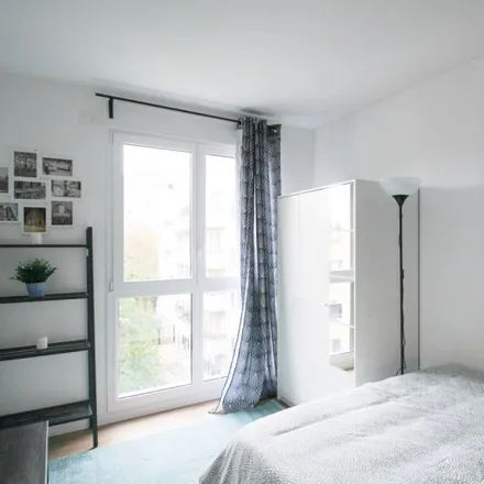 Rent this 5 bed room on 57 Rue Madame de Sanzillon in 92110 Clichy, France