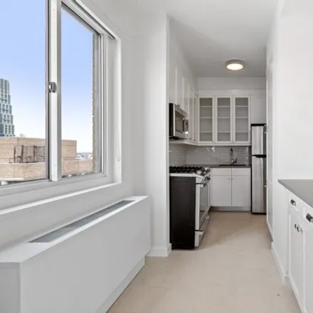 Image 3 - 2 West 66th Street, New York, NY 10023, USA - Apartment for rent