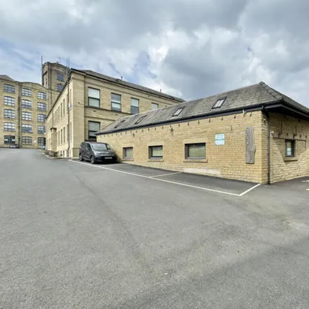 Image 2 - Blakeridge Lane, Batley, WF17 8FN, United Kingdom - Apartment for rent