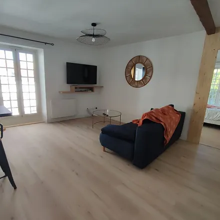 Rent this 2 bed apartment on Pont des Arènes in 40100 Dax, France
