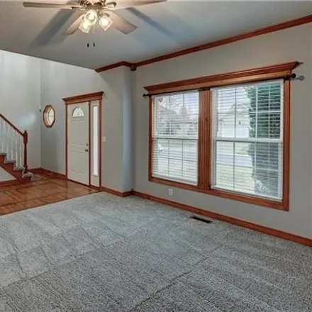 Image 2 - 1153 Southwest Georgetown Drive, Lee's Summit, MO 64082, USA - House for sale
