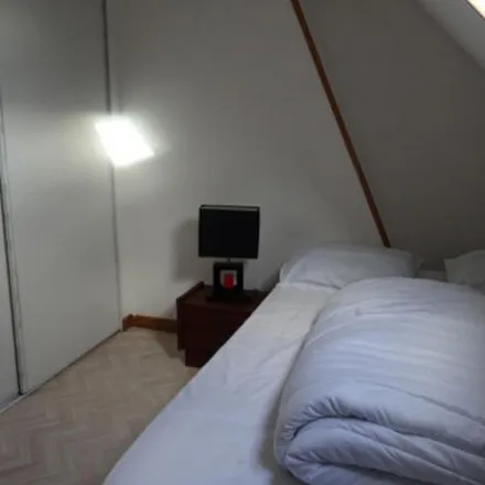 Rent this 2 bed apartment on Église Sainte-Elisabeth de Hongrie in Place Sainte-Elisabeth, 59100 Roubaix