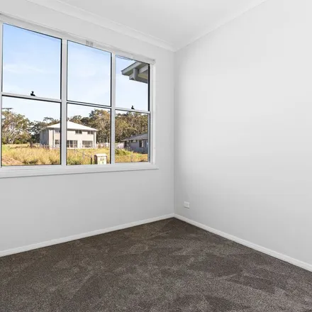 Image 5 - Childers Circuit, Wadalba NSW 2259, Australia - Apartment for rent