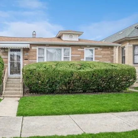 Image 2 - 2036 North New England Avenue, Chicago, IL 60707, USA - House for sale