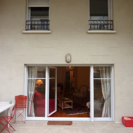 Rent this 4 bed apartment on Palais Rohan in Rue Bouffard, 33000 Bordeaux