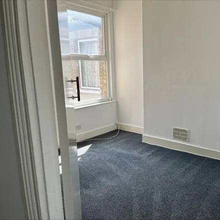 Image 7 - Manor Hall Gardens, London, E10 7AT, United Kingdom - Townhouse for rent
