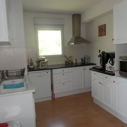 Rent this 3 bed apartment on 28 Côte de Montbernage in 86000 Poitiers, France