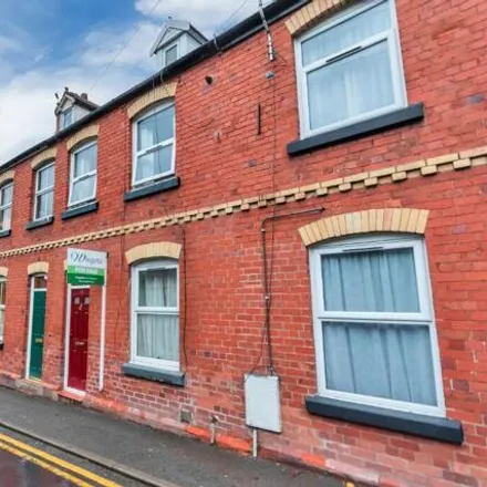 Rent this 3 bed townhouse on Brook Street in Llangollen, LL20 8BG