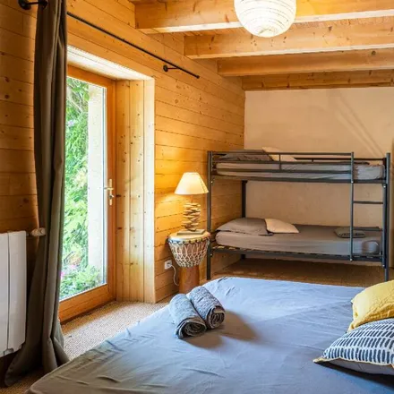 Rent this 3 bed house on Chainaz-les-Frasses in Les Biollets, Place de l'Église