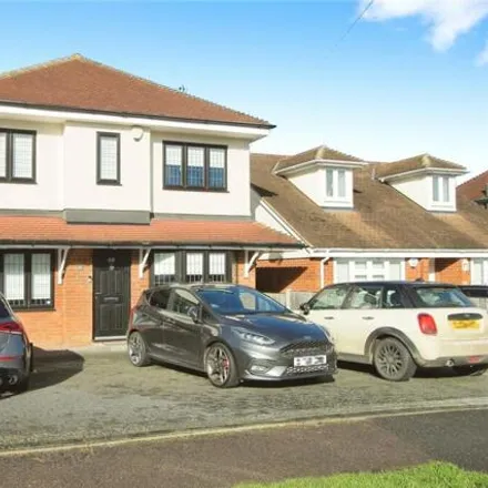 Buy this 4 bed house on Kilworth Avenue in Brentwood, CM15 8PT