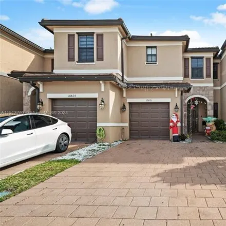 Image 1 - West 33rd Way, Hialeah, FL 33018, USA - Townhouse for sale