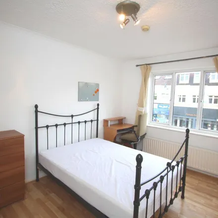 Image 1 - Elsa Brown, Camellia Lane, London, KT5 8HR, United Kingdom - Apartment for rent