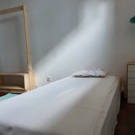 Rent this 1 bed apartment on Praceta dos Inglesinhos in 2760-073 Oeiras, Portugal