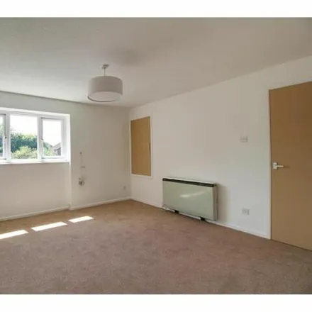 Image 5 - Warley Rise, West Berkshire, RG31 6FX, United Kingdom - Apartment for rent