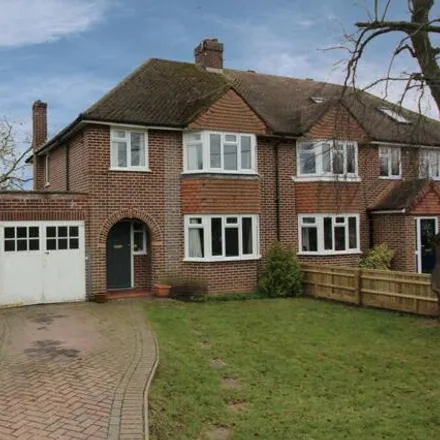 Rent this 3 bed duplex on Wycombe Road in Marlow, SL7 3JB