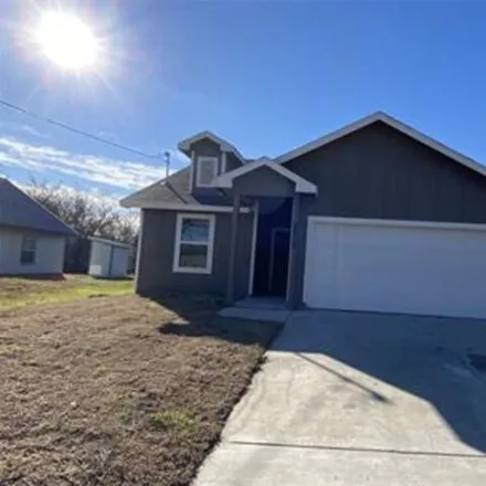 Rent this 3 bed house on 4005 Washington Street in Greenville, TX 75401
