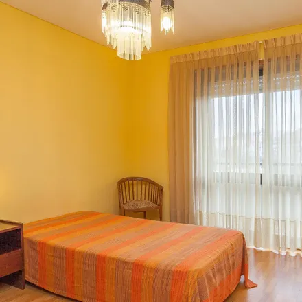 Rent this 3 bed room on Rua Nove de Abril in Porto, Portugal