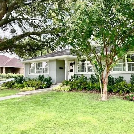 Rent this 3 bed house on 6400 Pontchartrain Boulevard in Lakeview, New Orleans