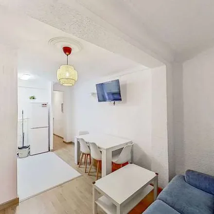 Image 4 - Calle de Bolivia, 82, 50010 Zaragoza, Spain - Apartment for rent