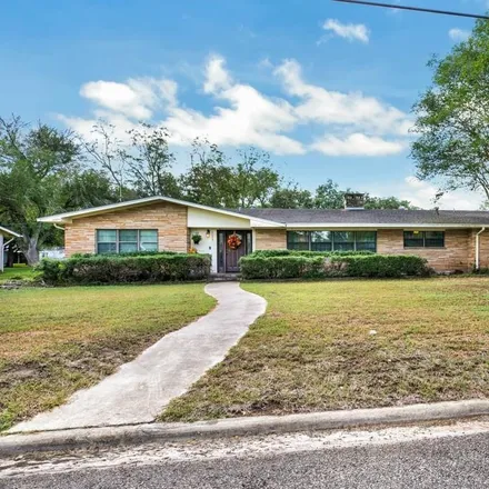 Buy this 4 bed house on 511 West Johnson Street in Cuero, TX 77954