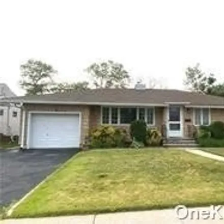 Image 3 - 237 Dartmouth Dr, Hicksville, New York, 11801 - House for rent