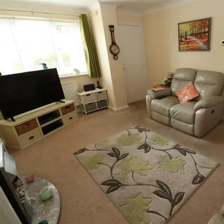 Image 3 - Clover Drive, Rushden, NN10 0UH, United Kingdom - House for sale